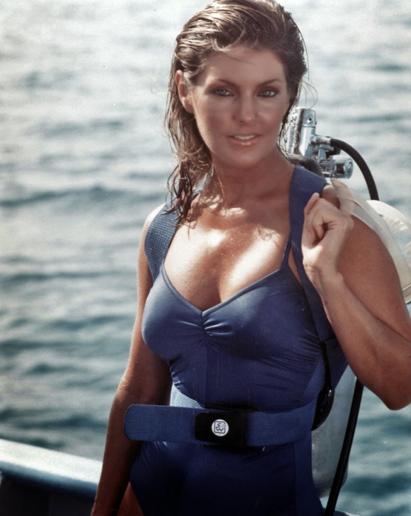 Priscilla Presley Hot