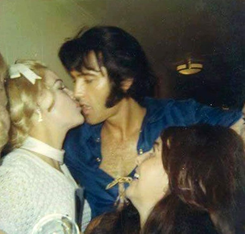 Elvis Presley kisses fans