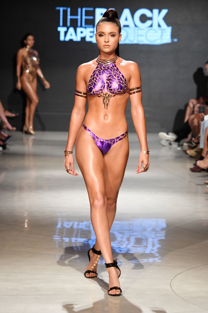 Naked perfect figure for show