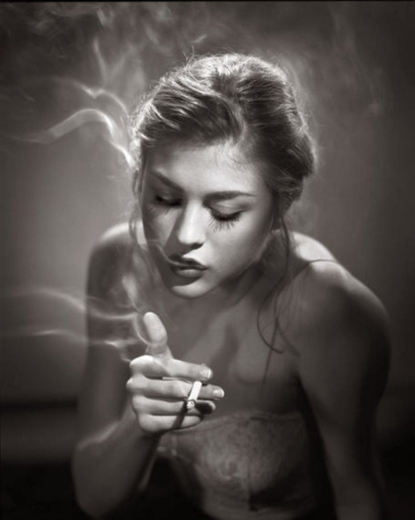 Francis bin Cobain smokes