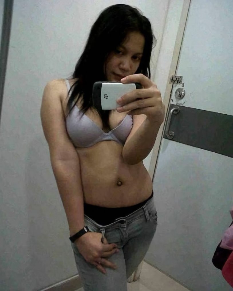 ABG Tlanjang Selfi Bugil