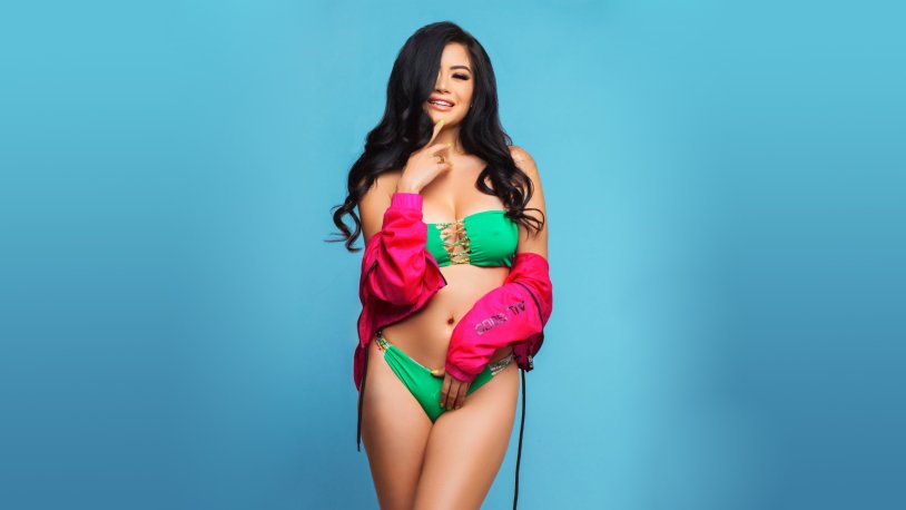 Girls chest wallpaper