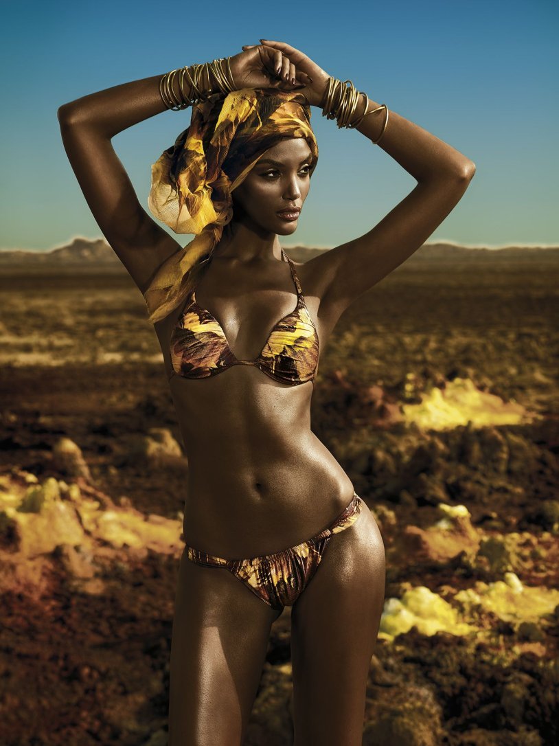 Girls mulattos in swimsuits