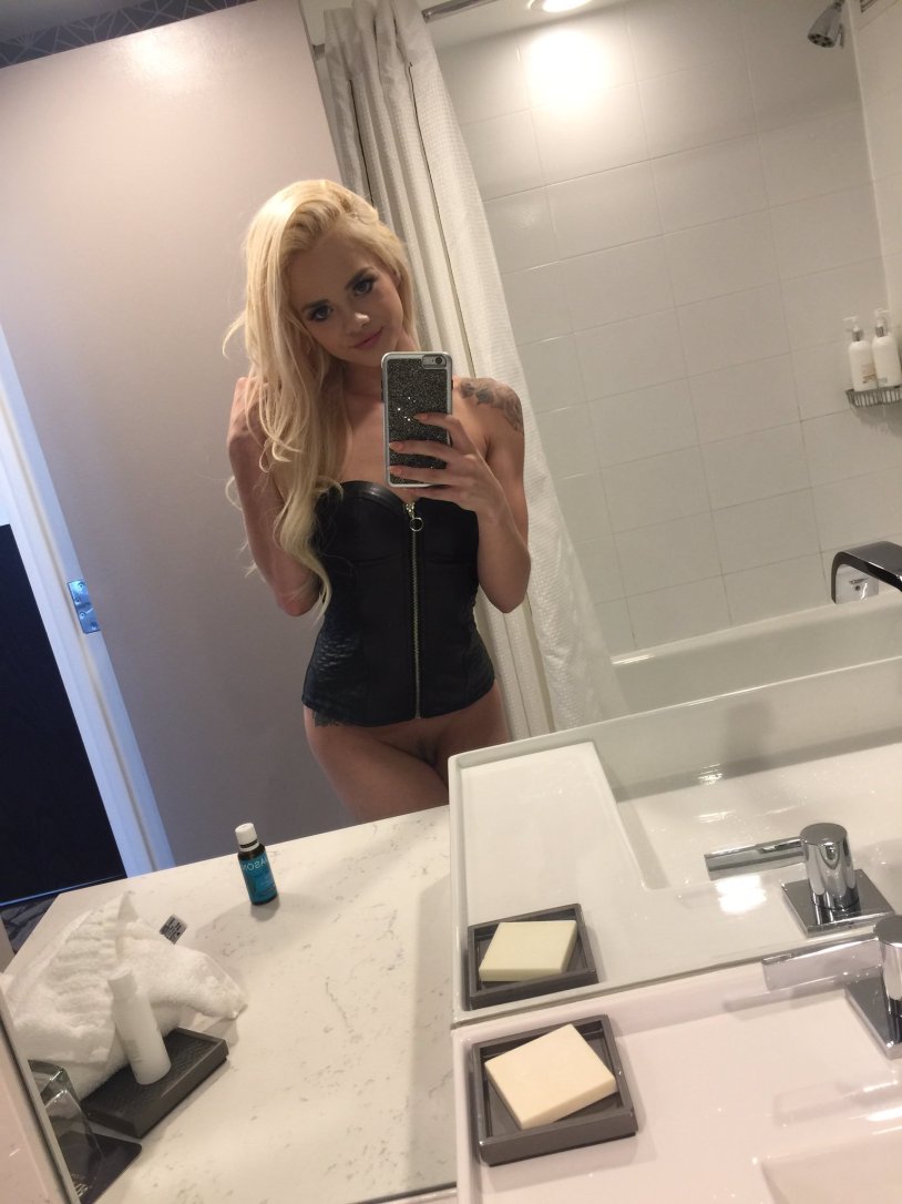 Elsa jean selfie van