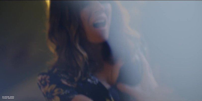 Linda Cardellini bed scenes