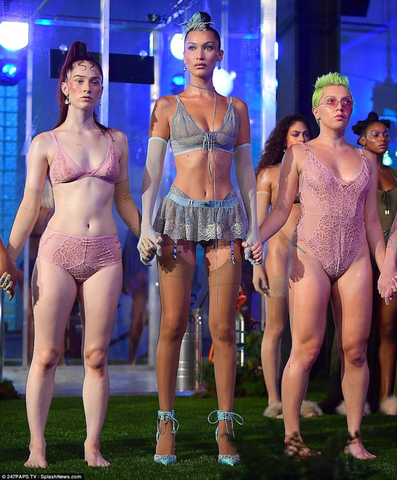 Showing naked female bodies