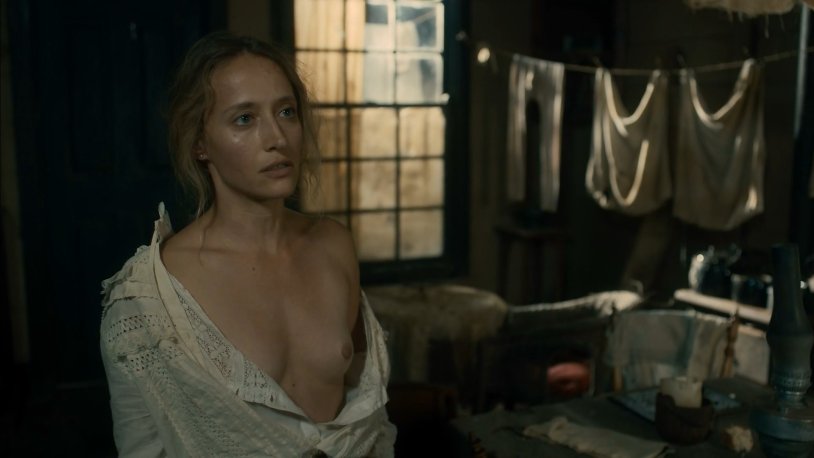 Kristen Connolly hot