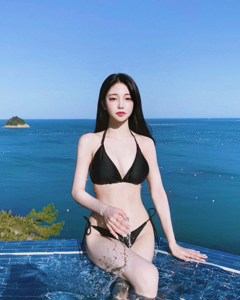 Koreani in swimsuits