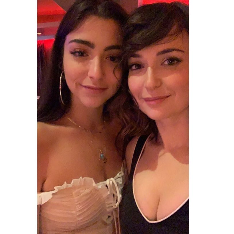 Milana Weint and Tits