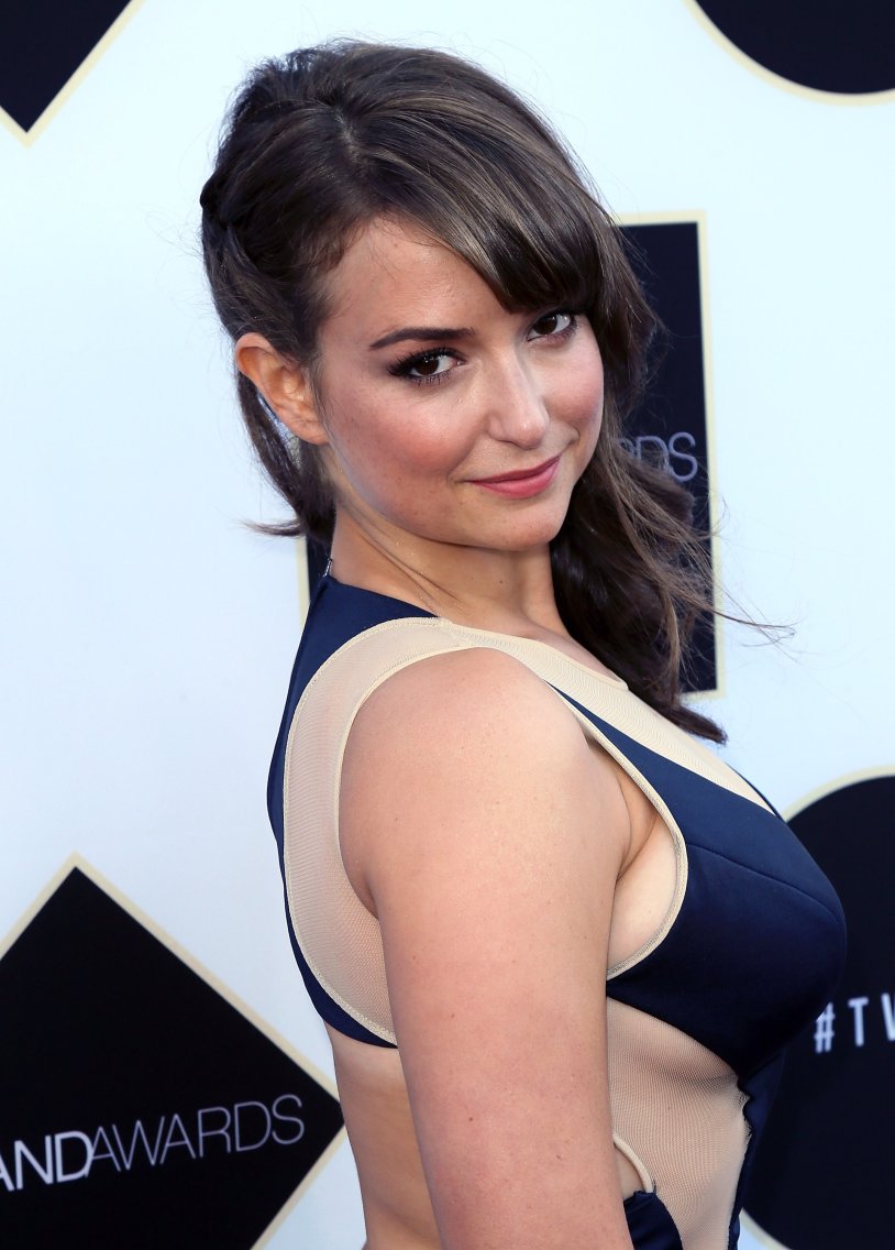 Milana Vayntrub dup