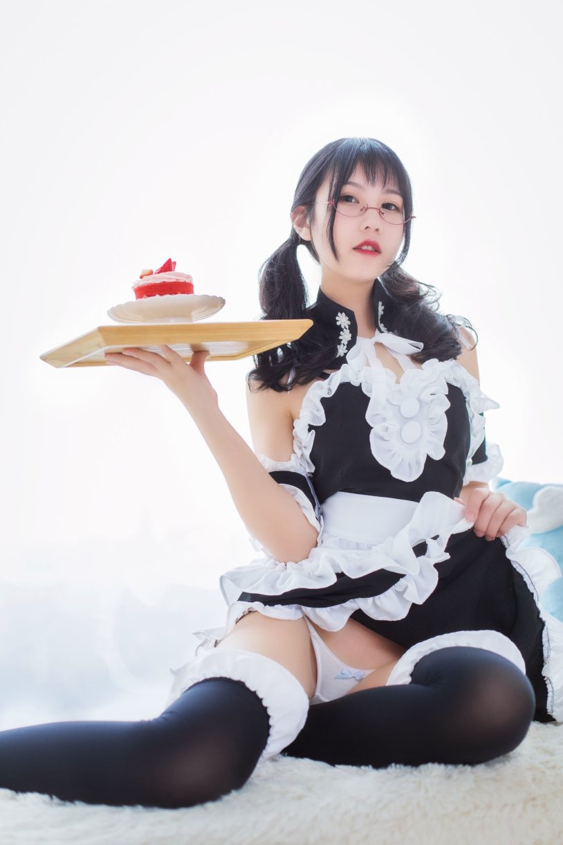 Cosplay of maid panties