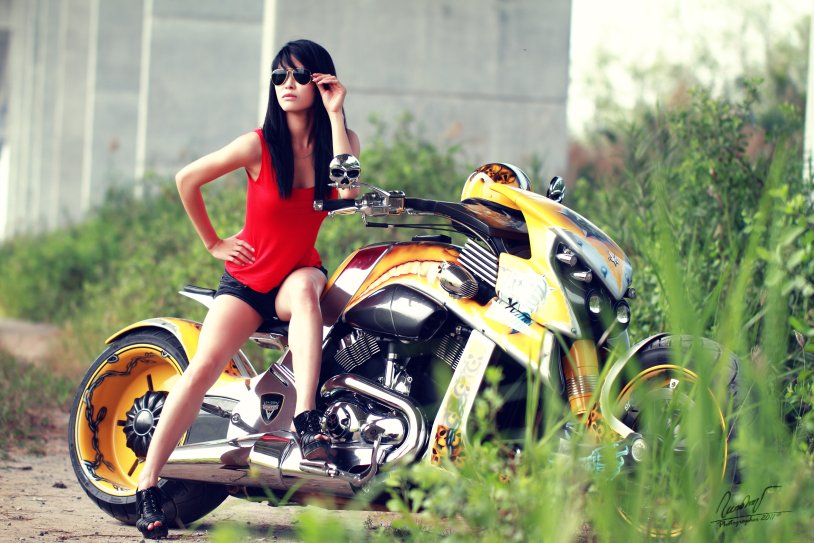Girls and motorcycles HD