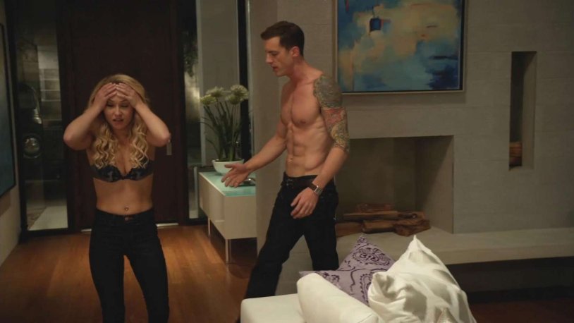 Hayden Panetteri bed stage