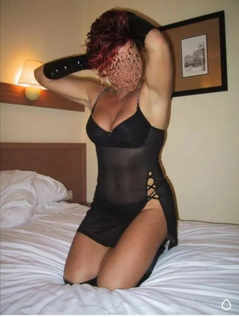 Naked mature aunts for 40