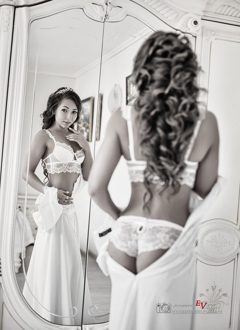 Girl before the wedding