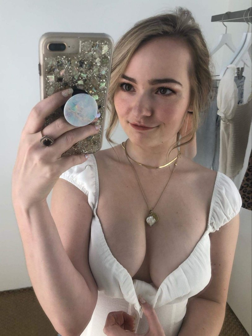 Maggie Omgcosplay Selfie