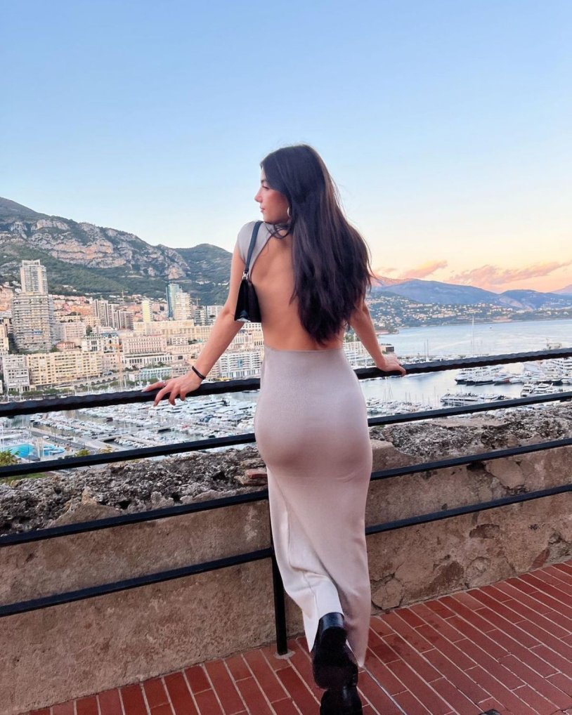 Tight -fitting dress