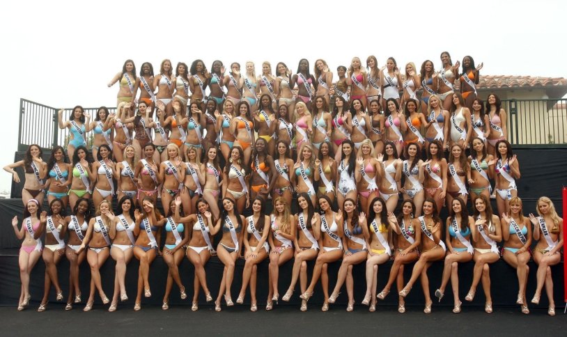 Many beautiful naked women