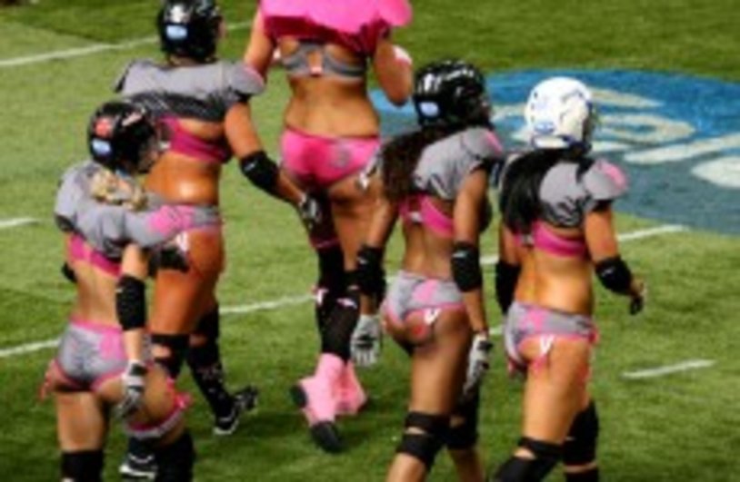 Women's American football in swimsuits