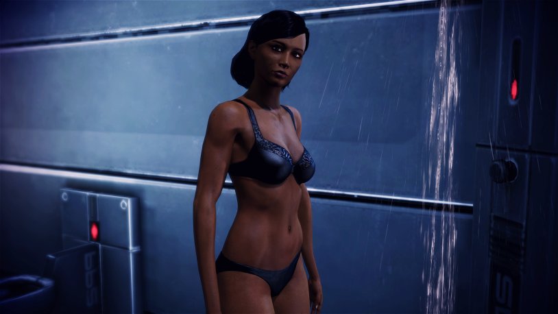 Samantha Trainor in underwear