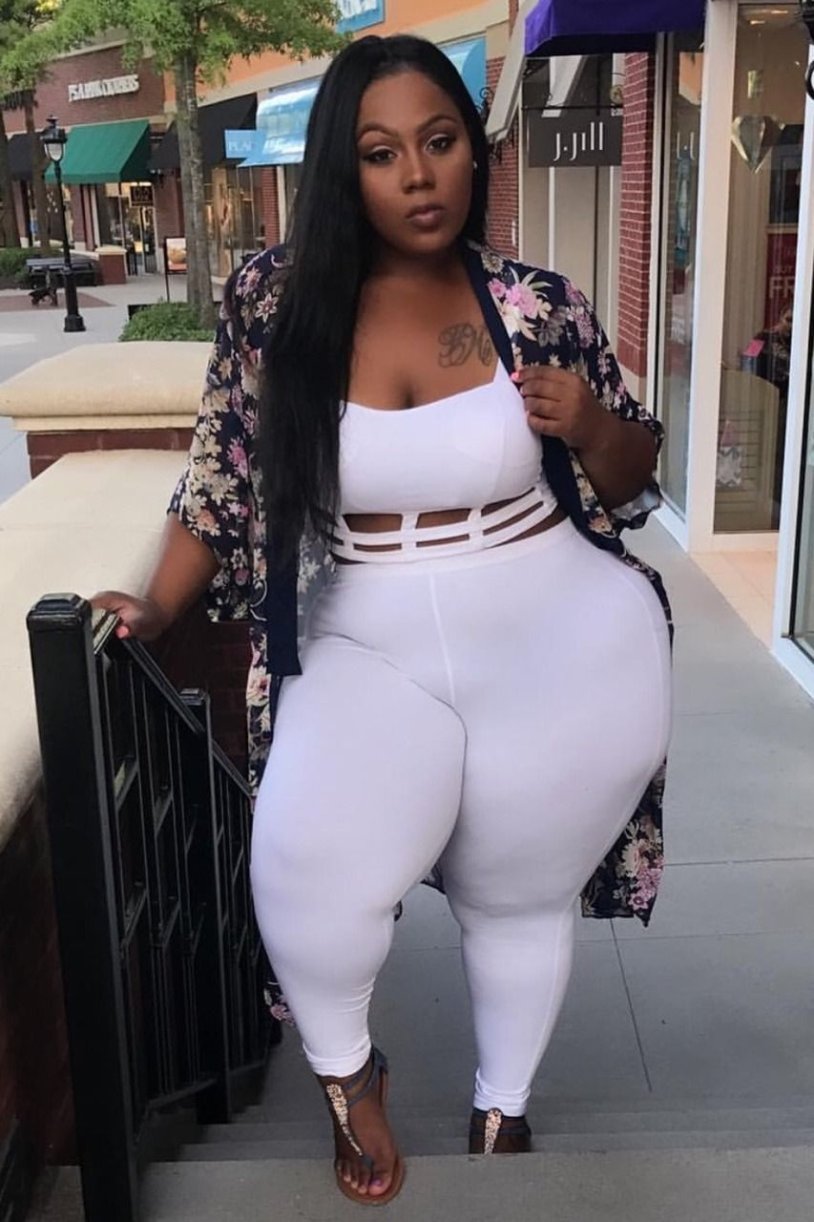 Plus-service model Leslie Sidora