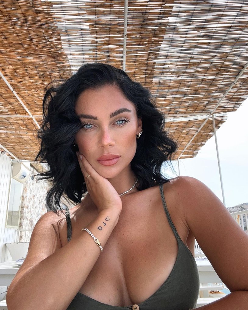 Busty girls in topics