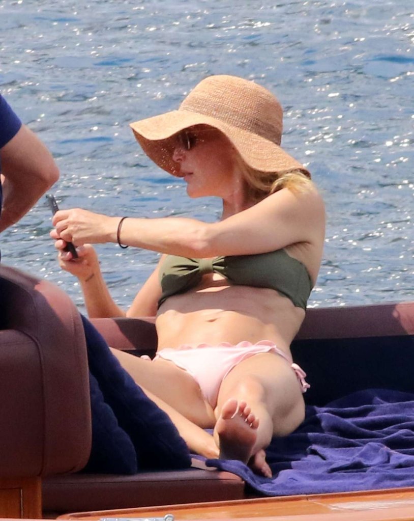 Gillian Anderson Bikini