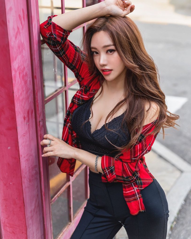 Ssovely Korean model