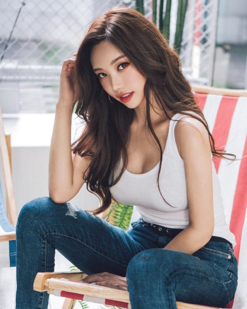Ssovely Korean model