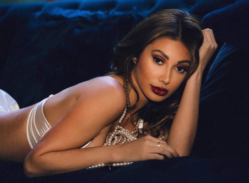 Francesca Farago Tits