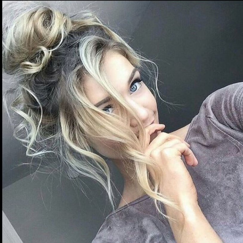 Girl with blond hair Selfies