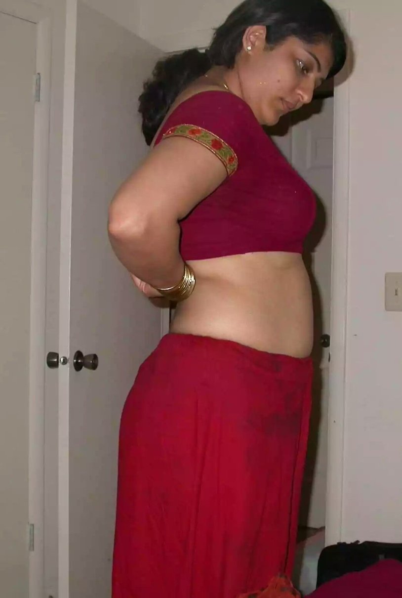 Aunty Gaand in Saree