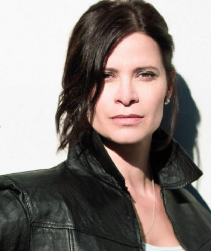 Jacqueline Samu arrow