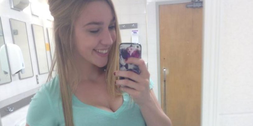 Kendra Sanderland Selfie 18