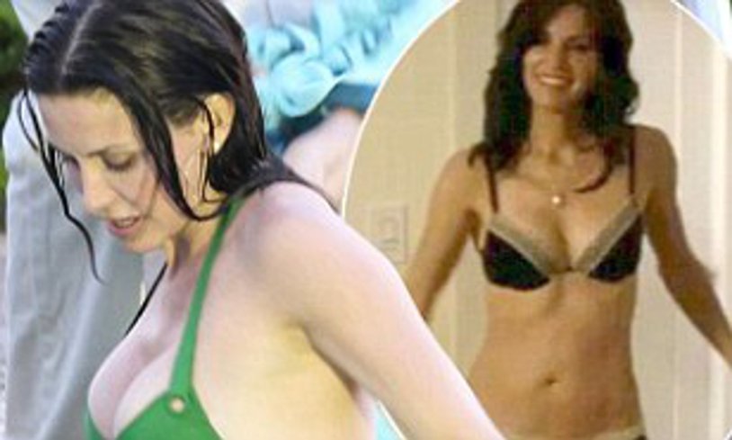 Courtney Cox in youth breasts
