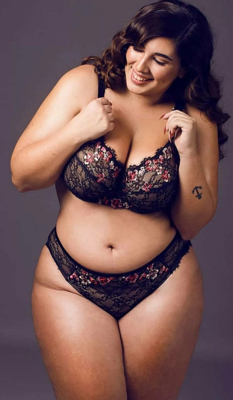 Natalia Lozano Plus-Size model