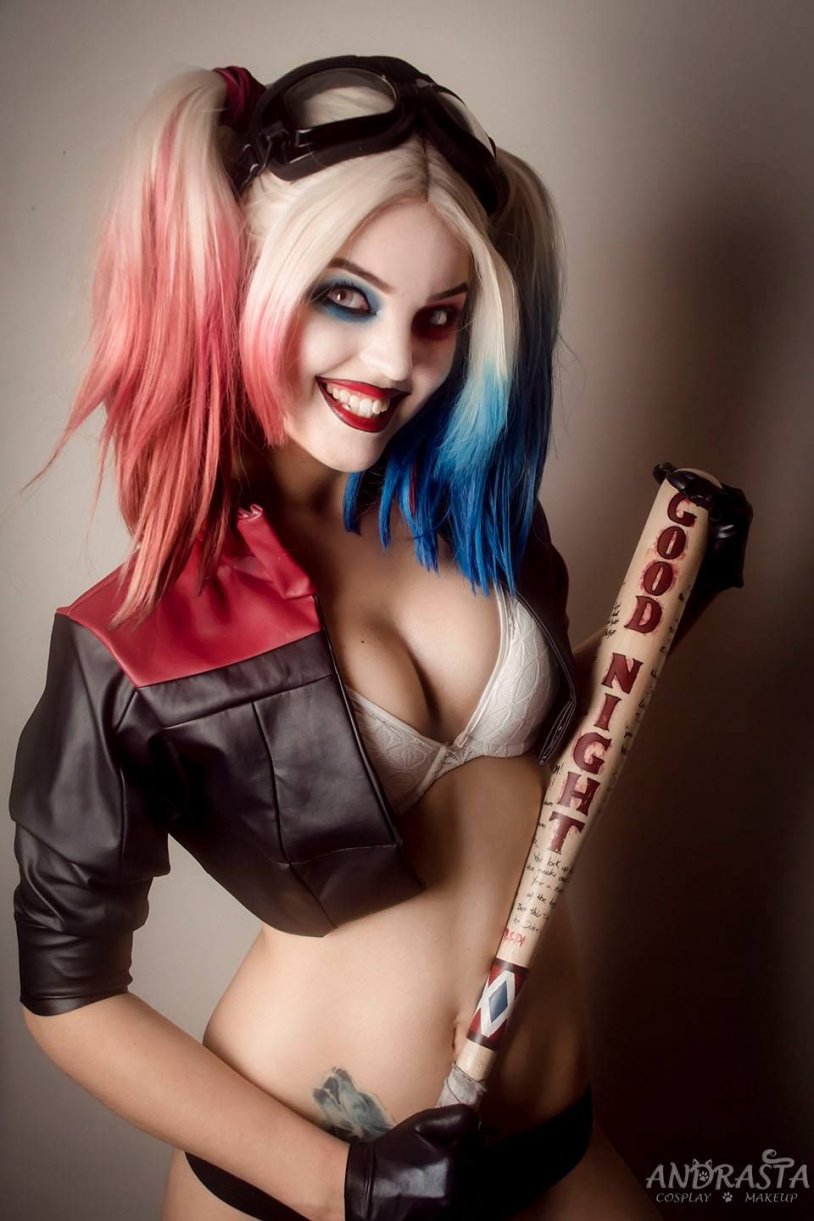 Cosplayers Harley Quinn