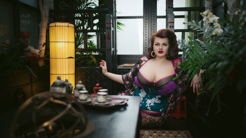 Plus Size Georgina Horn