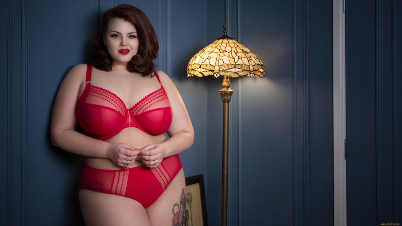 Plus Size Georgina Horn in Lingerie