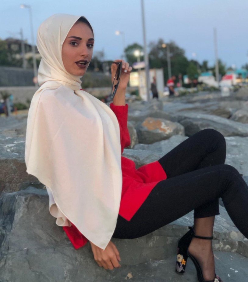 Girl in Paransge with her husband