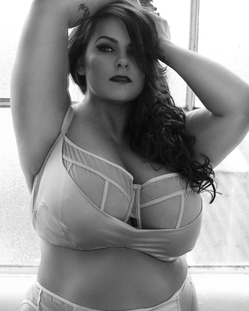 Angelina Rusanova plus saz