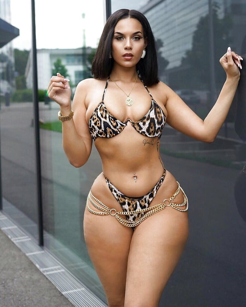 Full women with magnificent hips