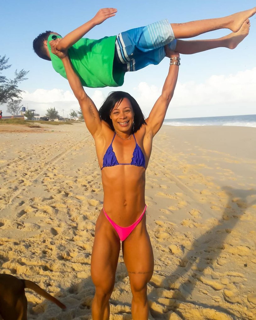 Rosy Pinheiro biceps