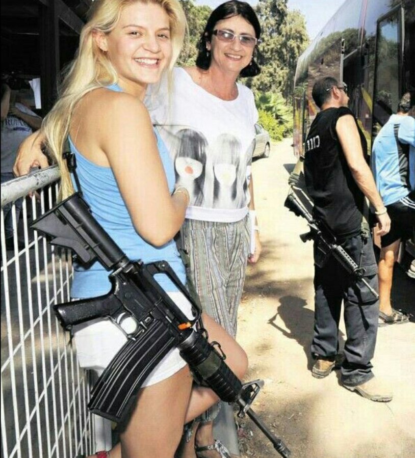 Israeli with a machine gun