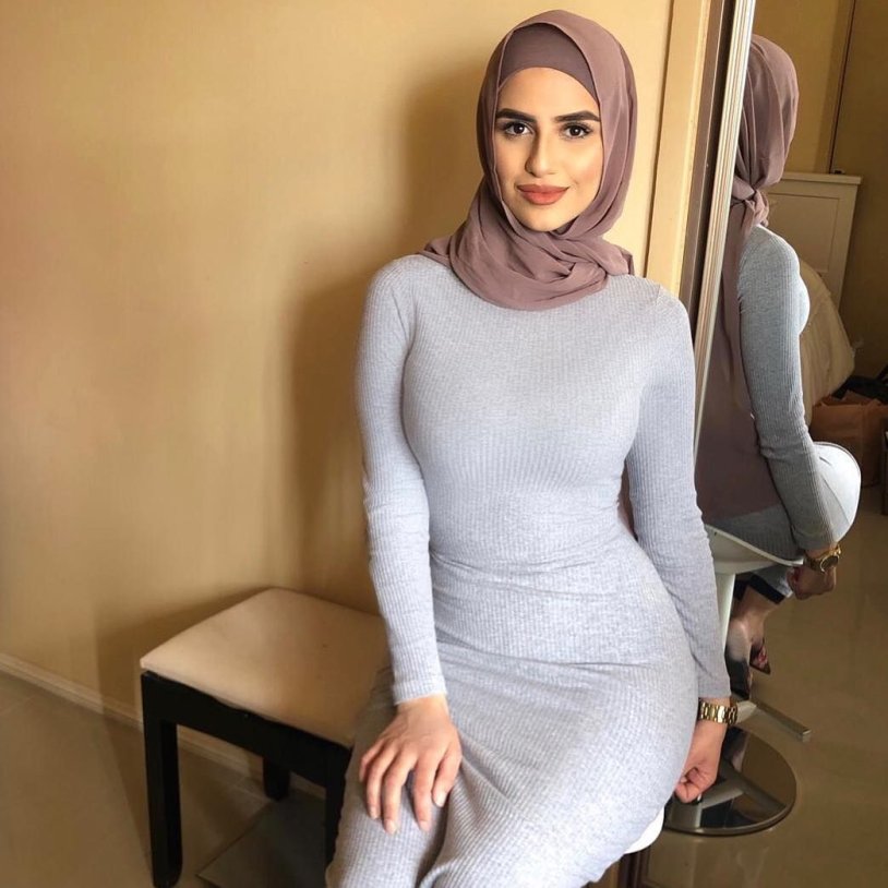 Amalia Zakolkhanova in a tight -fitting hijab