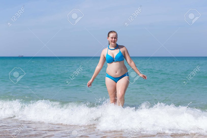 Julia Serina actress photo in a swimsuit