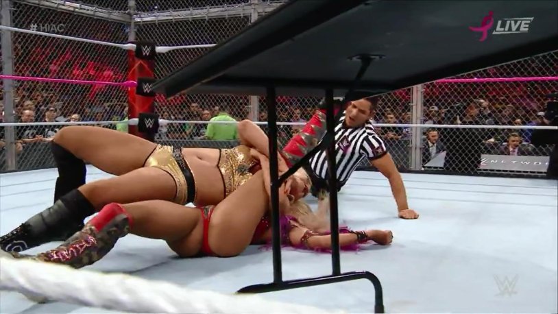 Sasha Banks vs Charlotte