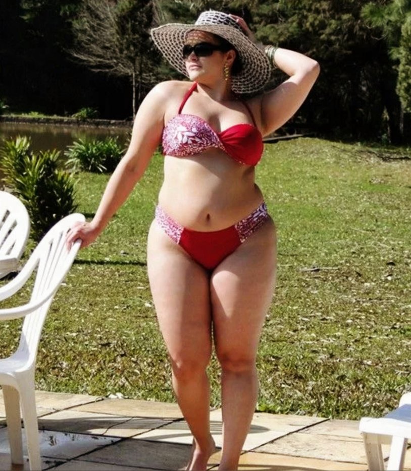 Mia Sand in the dress