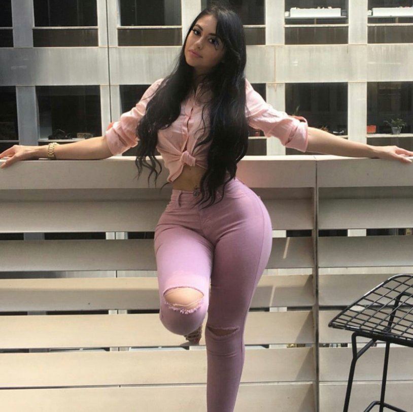 Jailyne ojeda ochoa in leggings