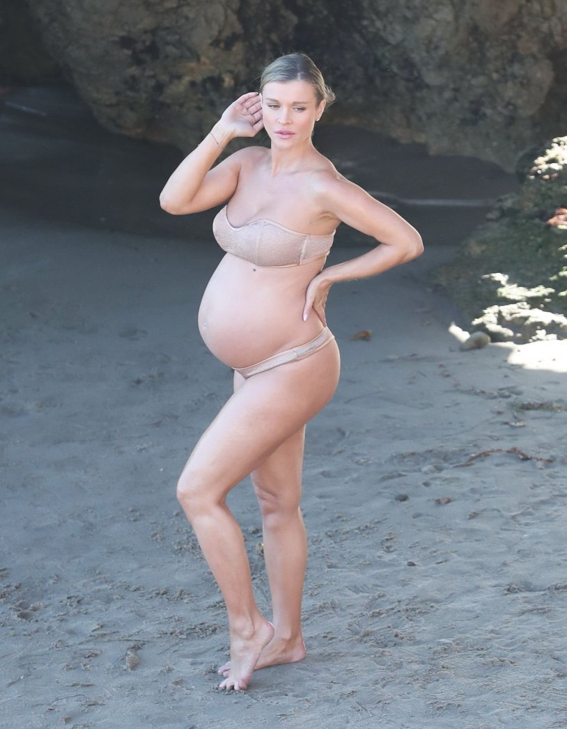 Joanna Bliss pregnant naked